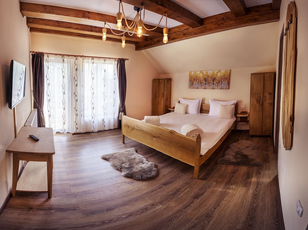 Luxury Double Room, 1 King Bed, Garden View photo 2