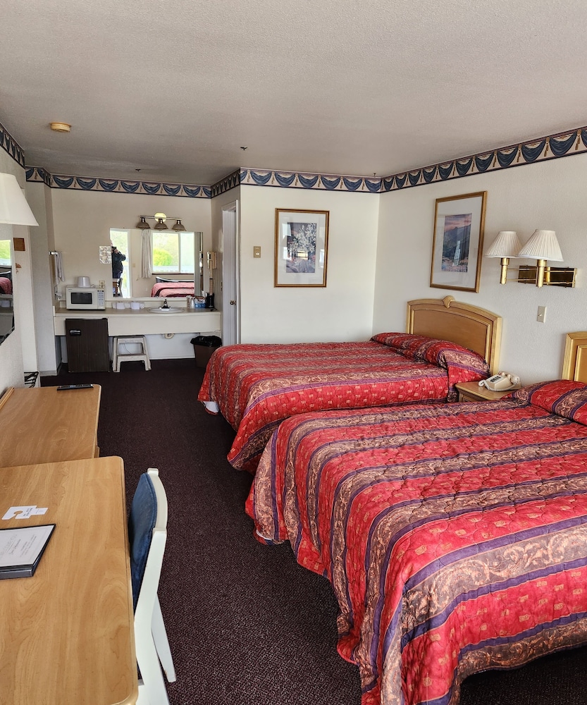 Deluxe Double Room, 2 Queen Beds, Jetted Tub