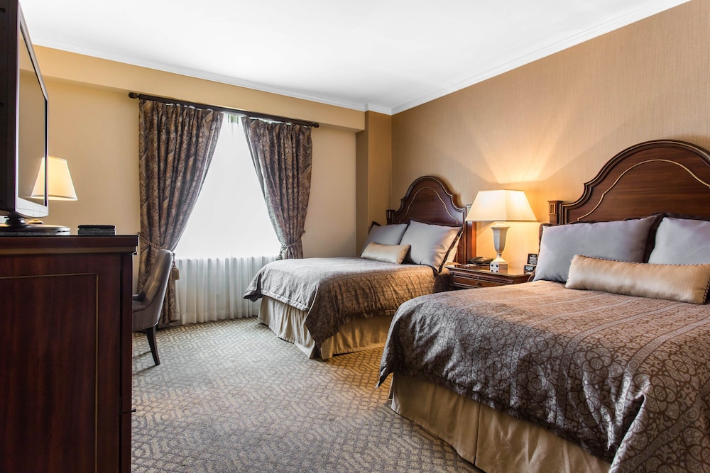 Premier Double Room, 2 Double Beds - Photo 7