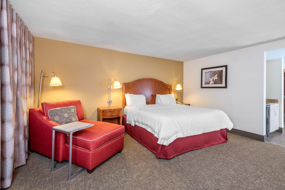 Deluxe Room, 1 King Bed - Photo 1