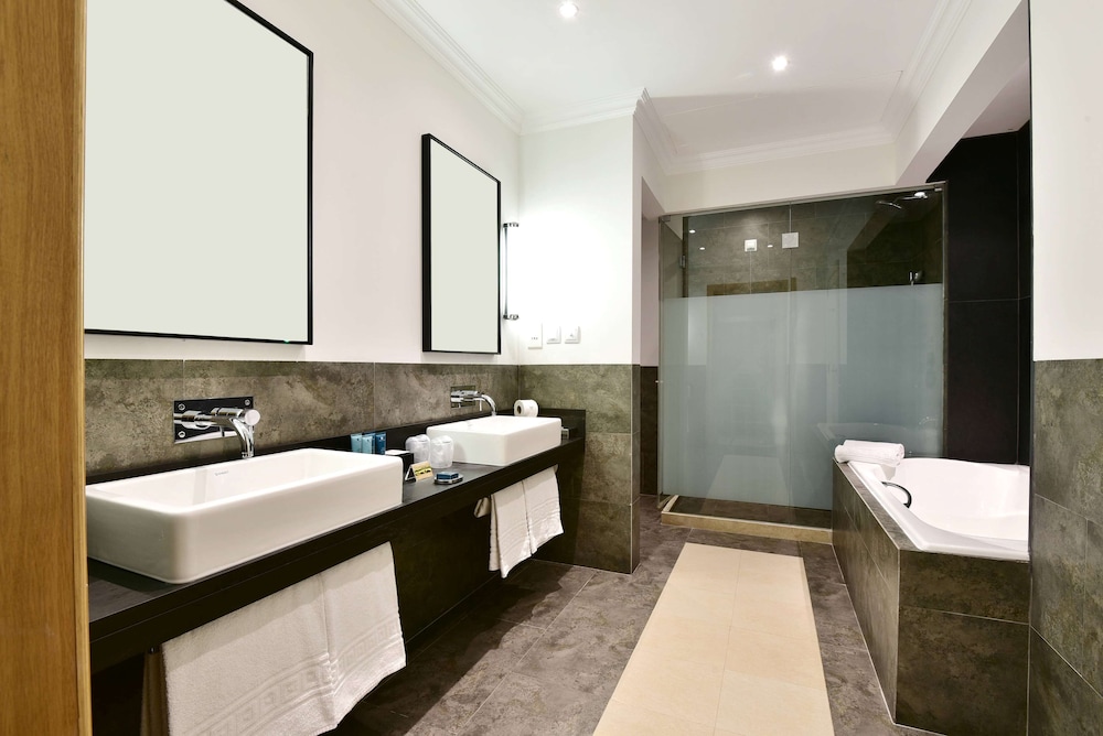 Suite, 1 King Bed, Golf View (Duplex) - Photo 10