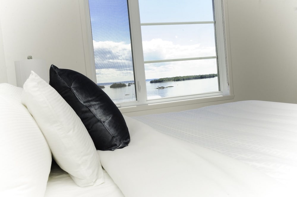 Signature Penthouse, 3 Bedrooms, Lake View photo 2