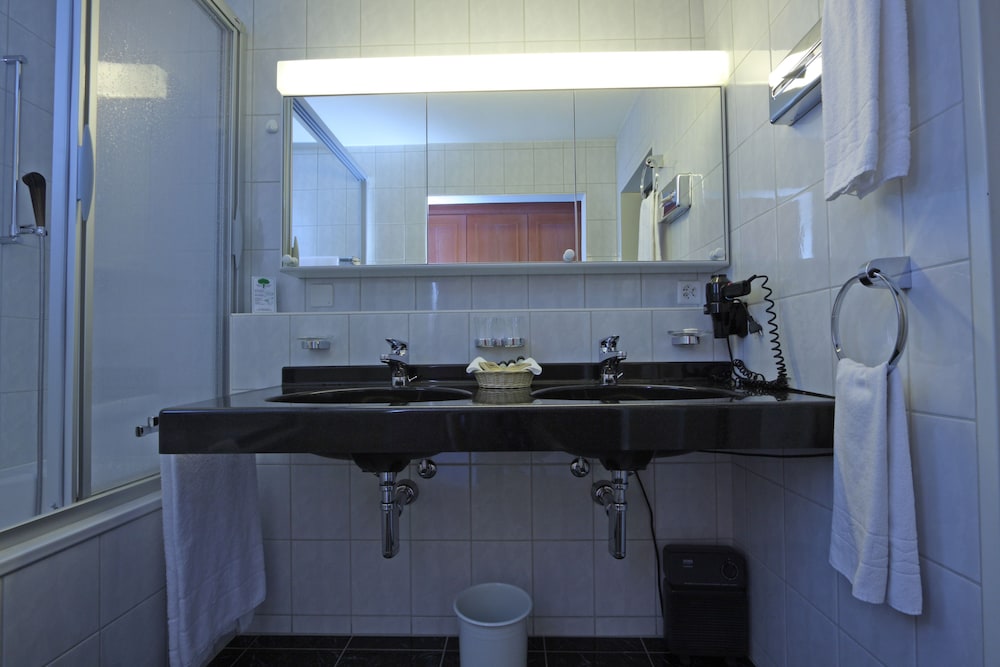 1 Bedroom & 1 Livingroom Suite with balcony