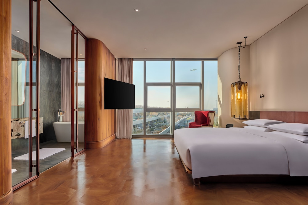 Comfort Room - Photo 1
