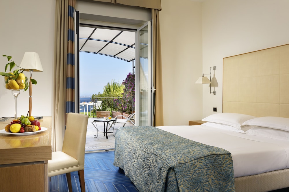 Superior Double Room, Sea View - Photo 3