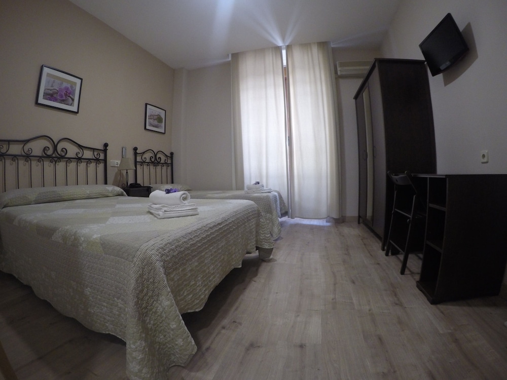 Triple Room, Private Bathroom - Photo 8