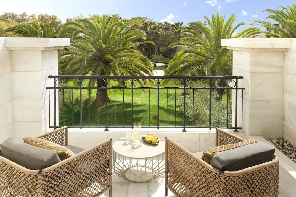 Family Room, 1 King Bed with Sofa bed, Terrace photo 2