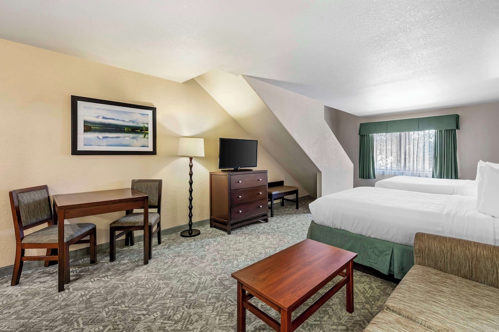 Suite, Multiple Beds, Non Smoking, Refrigerator & Microwave (with Sofabed) - Photo 1