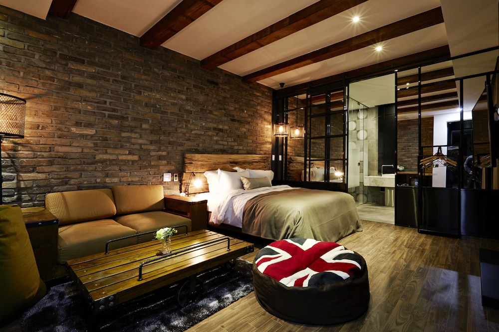 Suite, Hot Tub (B) photo 2