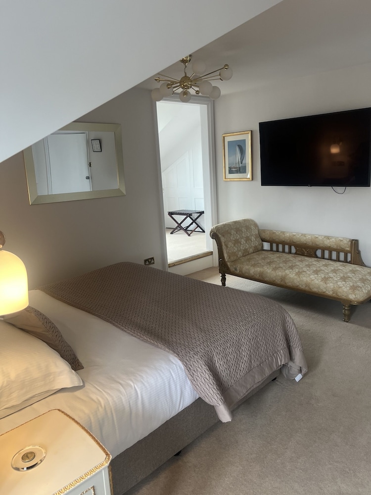 Luxury Suite, Ensuite photo 3