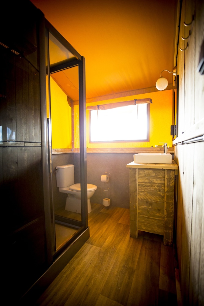 Premium Tent, 3 Bedrooms photo 2