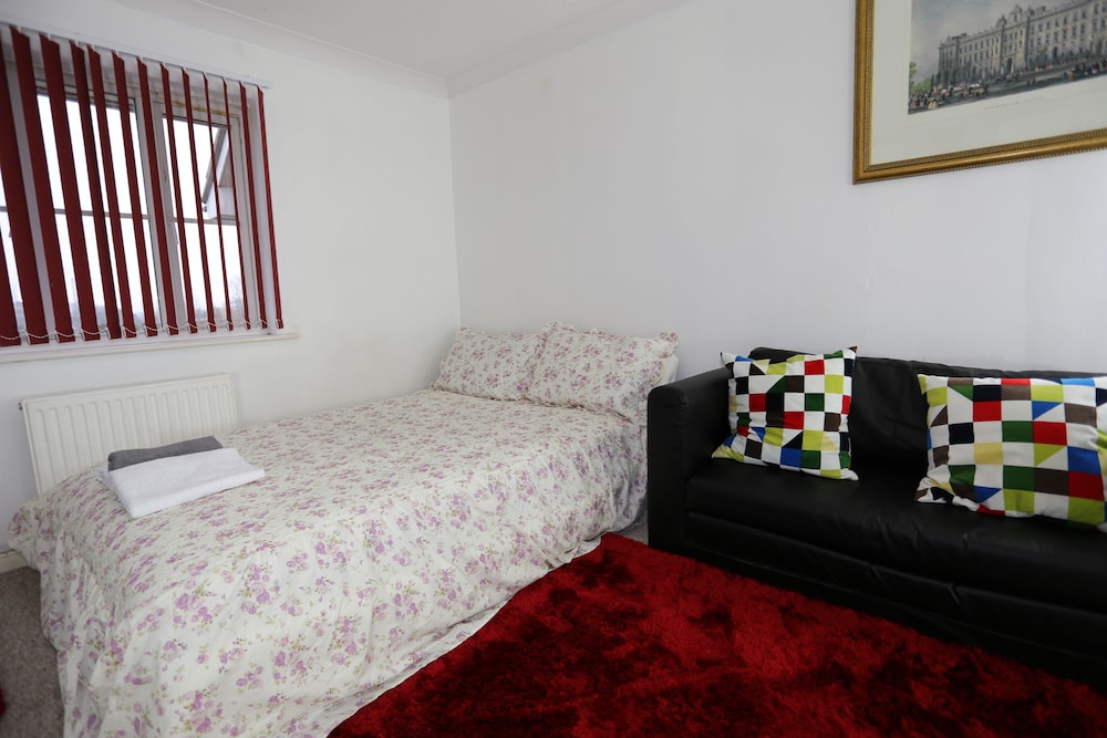 Mid Studio Apartment photo 3