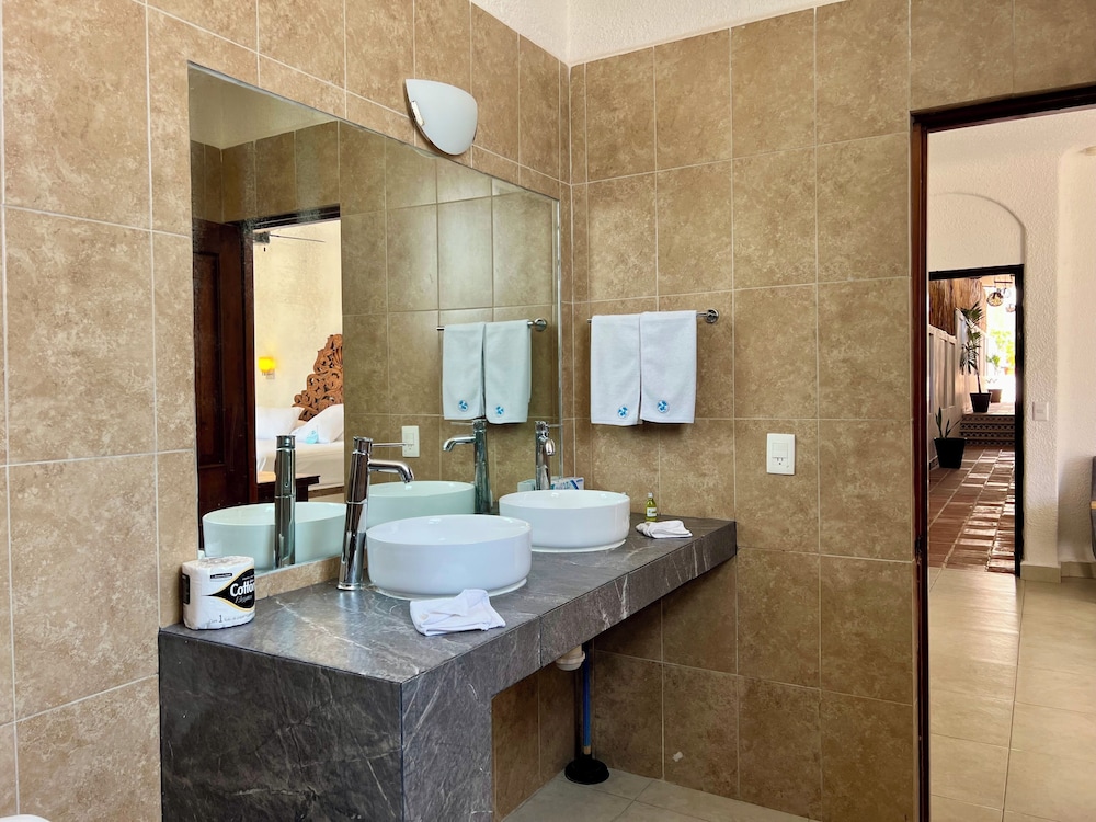 Honeymoon Room with Jacuzzi and Terrace - Photo 13