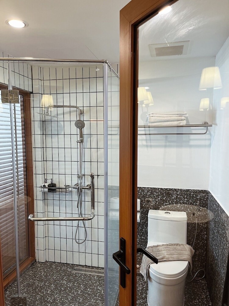 Arctic Sea View With Tub - Photo 10