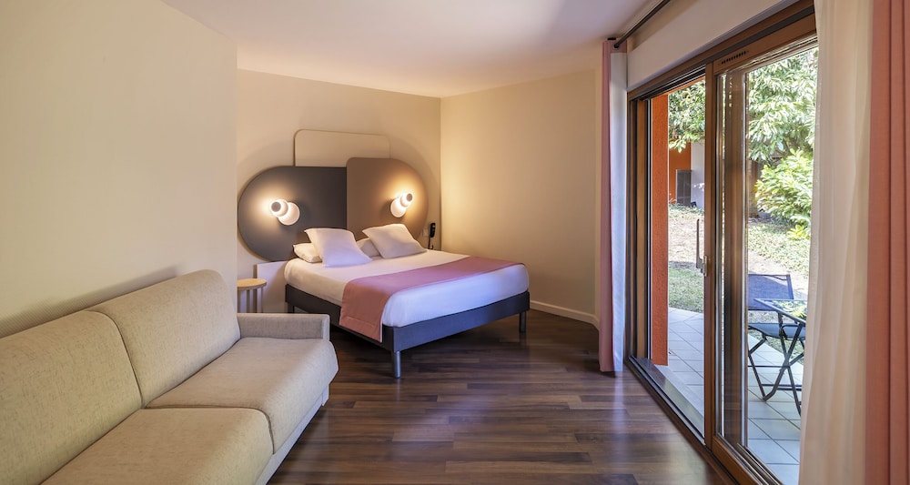 Family Room, 1 Queen Bed, Non Smoking, Terrace (with Sofabed) - Photo 5