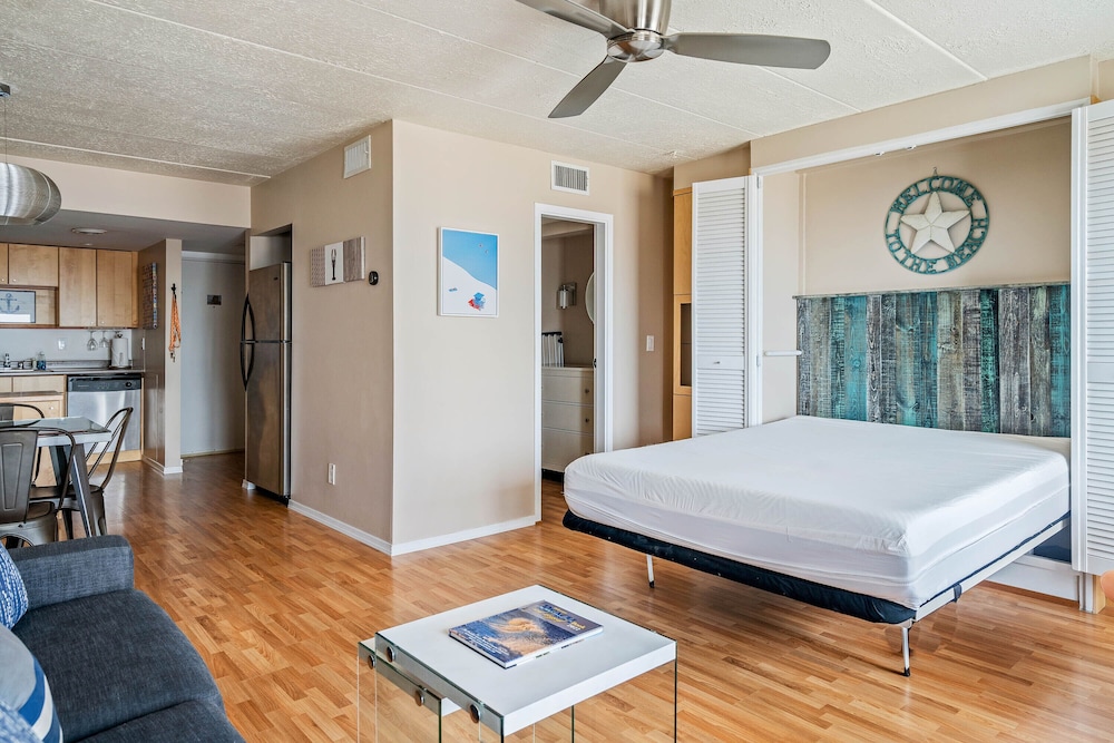Studio Suite, Multiple Beds, Balcony, Ocean View