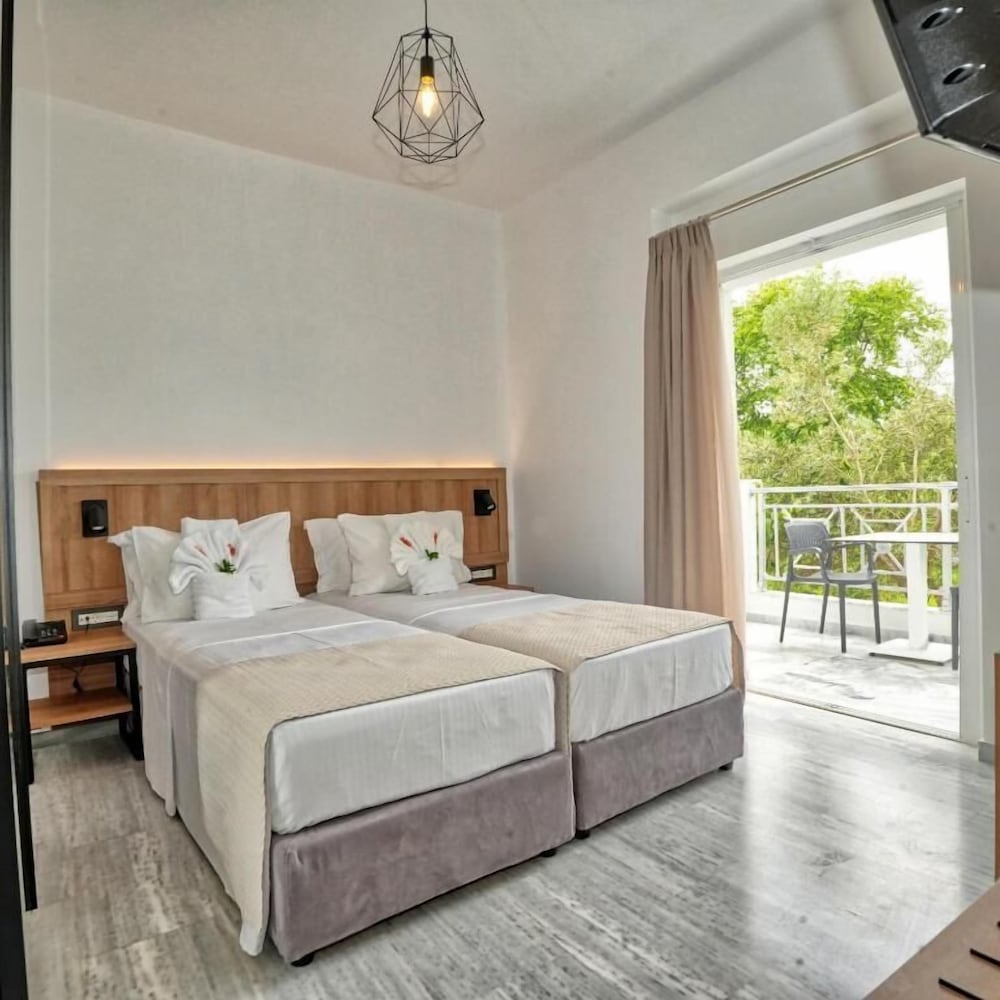 Deluxe Double Room photo 2