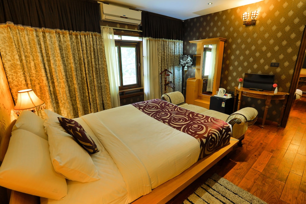 Jacuzi Suite photo 1