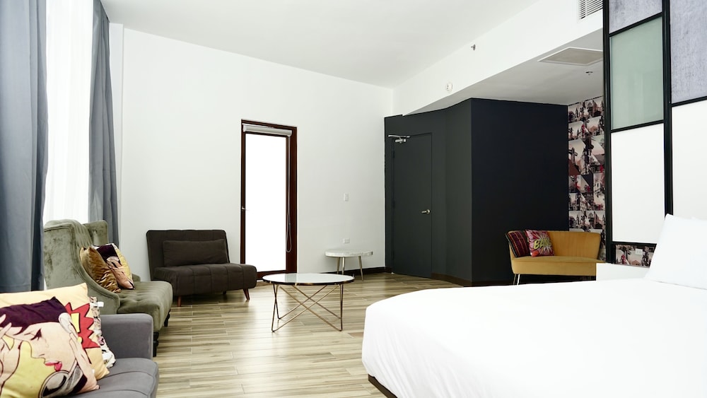 Panoramic Suite, 1 King Bed, Balcony (Urban)