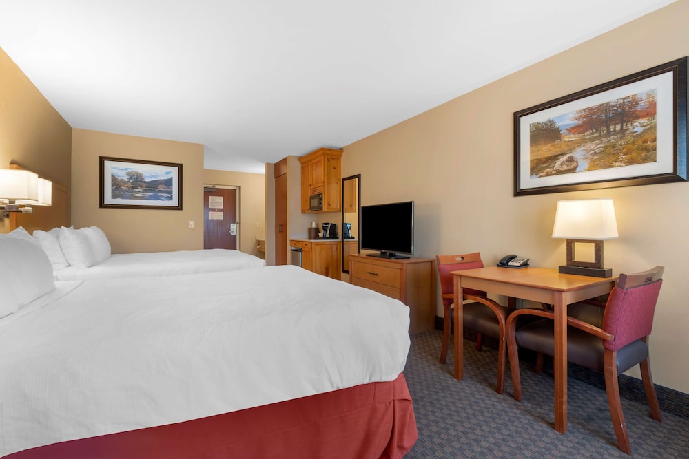 Standard Room, 2 Queen Beds, Non Smoking, Refrigerator & Microwave photo 2