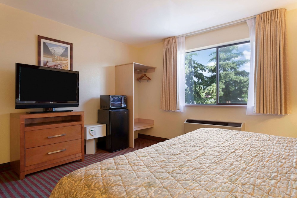 Studio Suite, 1 King Bed, Non Smoking photo 3