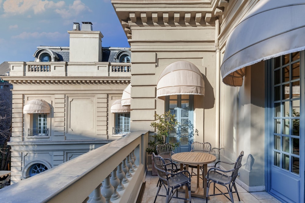 Luxury Suite, 1 King Bed, Terrace, Garden View