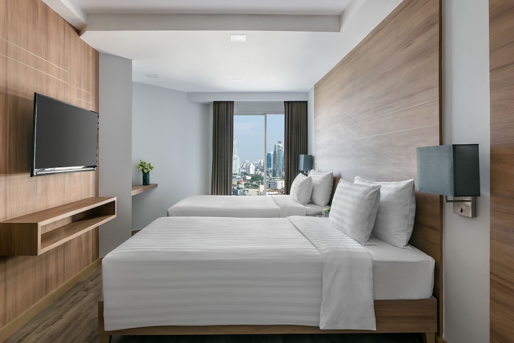 Deluxe Suite, 2 Twin Beds, City View photo 2
