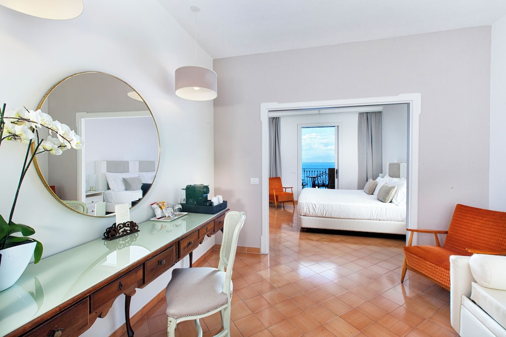 Panoramic Studio Suite, Balcony, Sea View