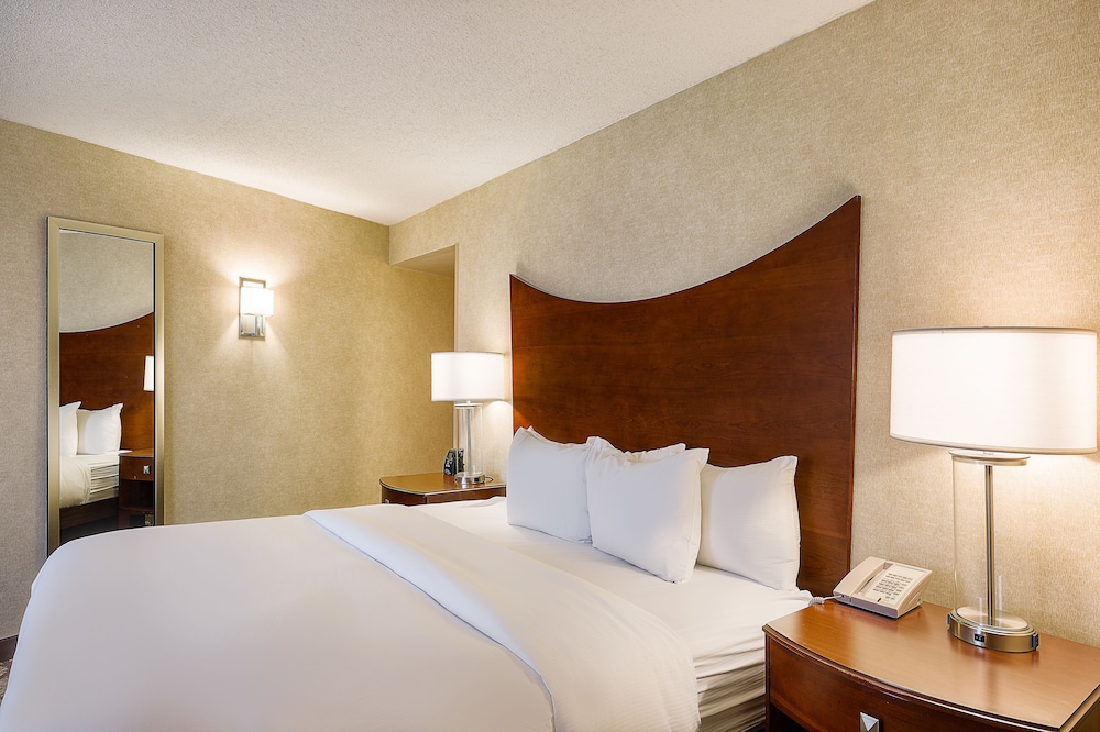 Deluxe Room, 1 King Bed, Non Smoking - Photo 3