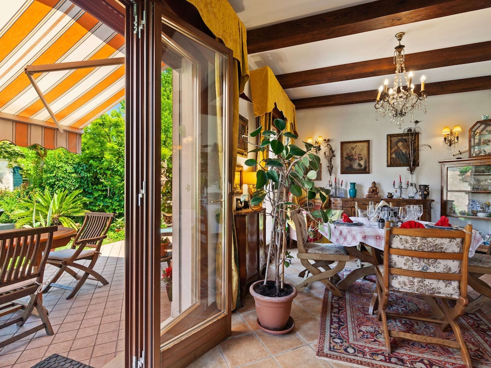 Villa photo 2