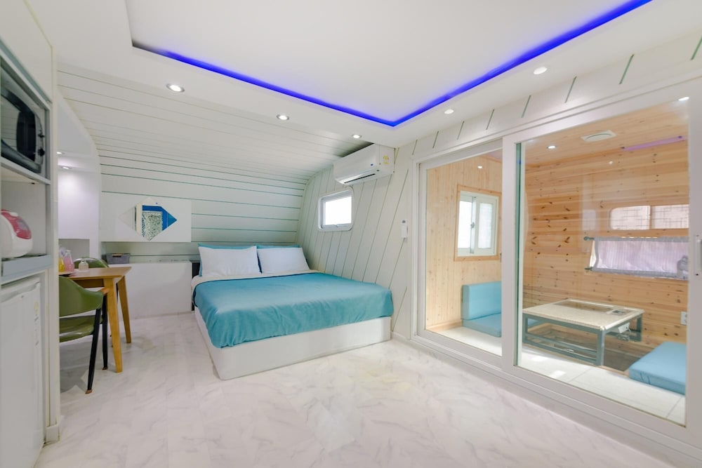 Basic Room, 1 Bedroom (Blue(Spa/Camping car))