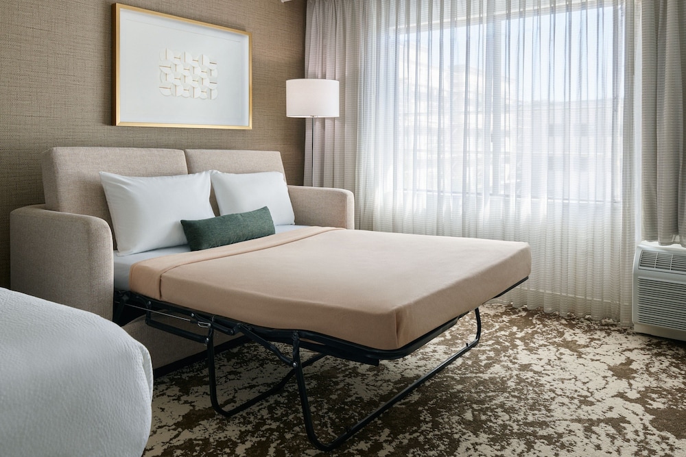 Deluxe Room, Multiple Beds - Photo 3