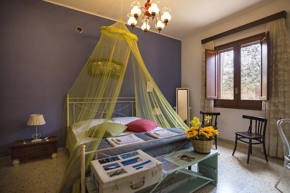 Romantic Room, Courtyard View photo 1