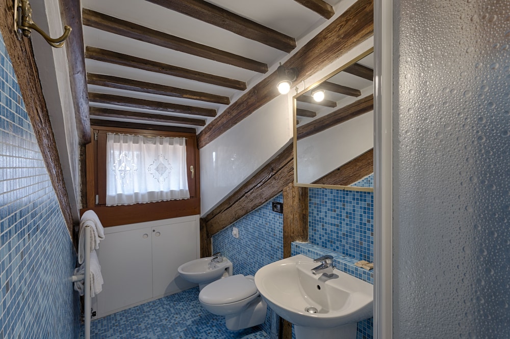 Standard Double Room (Attic) photo 2
