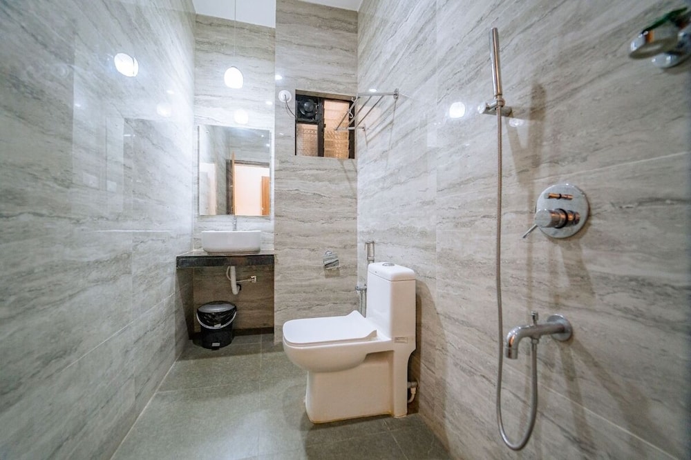 Executive Room - Photo 9