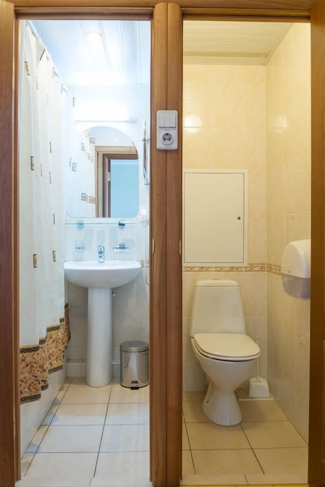 Single Room, Shared Bathroom (Budget) photo 2