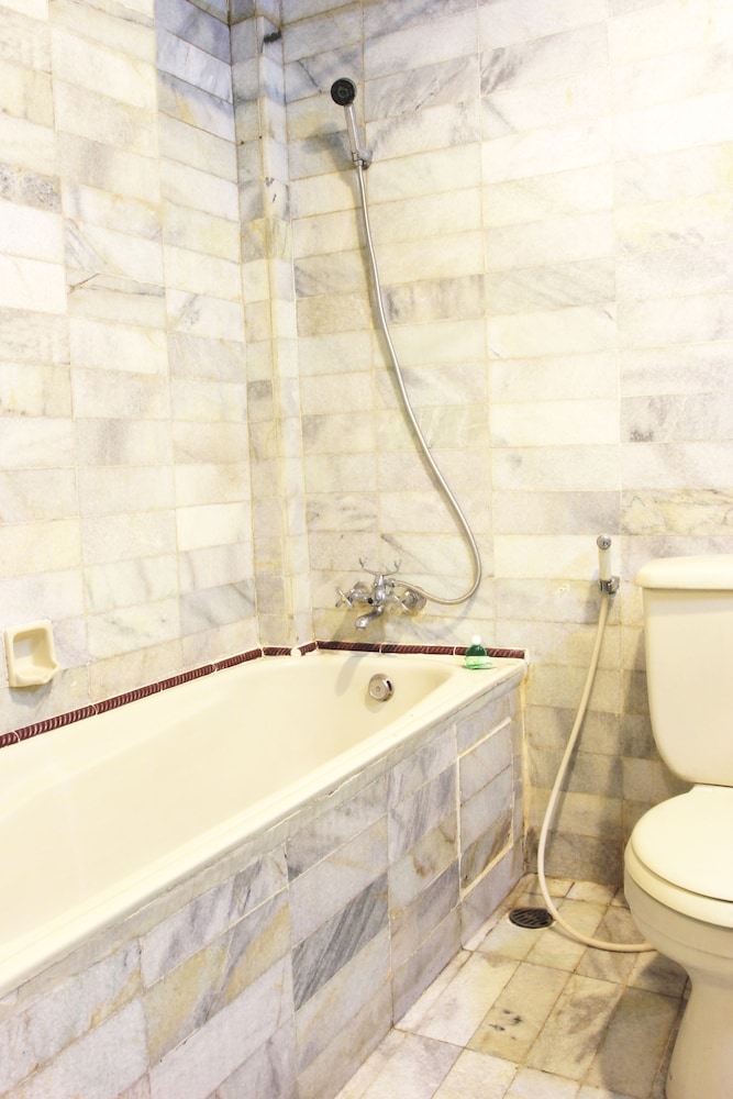Deluxe Twin Room, 1 Bedroom, Pool View photo 3