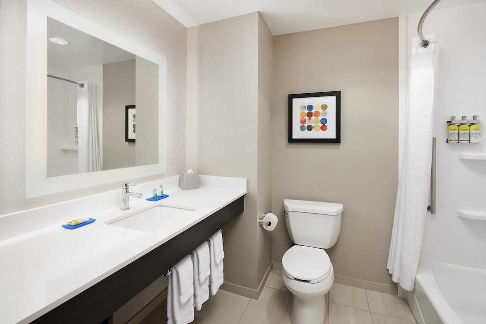 Standard Room, 2 Queen Beds, Accessible (Communication, Accessible Tub) - Photo 2