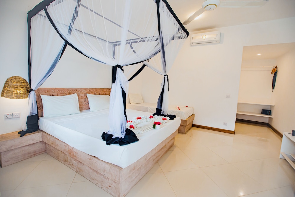 Classic Room, 1 Bedroom, Partial Ocean View, Beachside