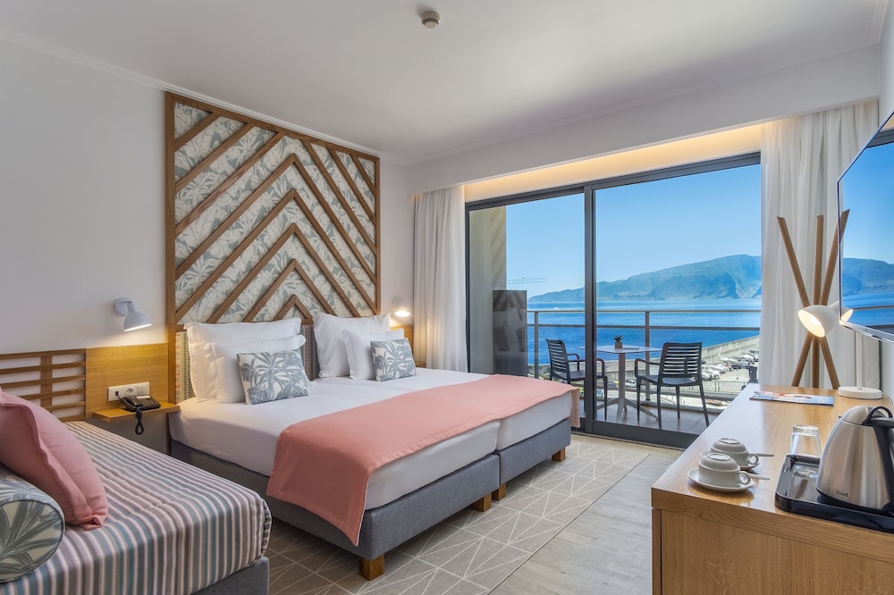 Deluxe Twin Room, 2 Twin Beds, Terrace, Sea View - Photo 1