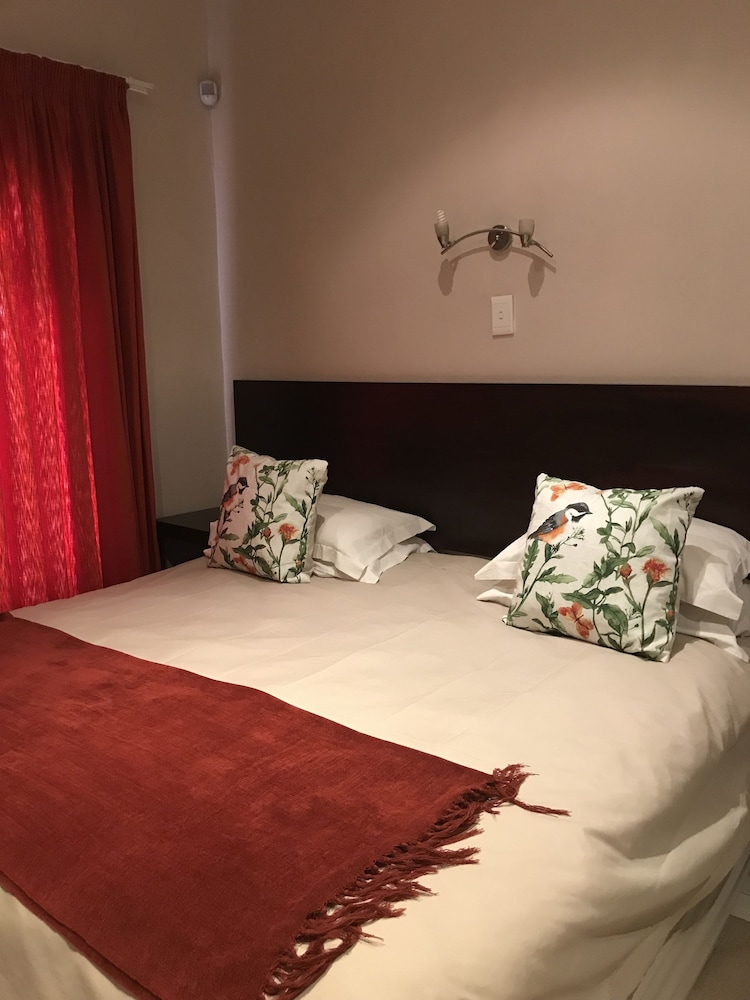 Luxury self-catering suite photo 2