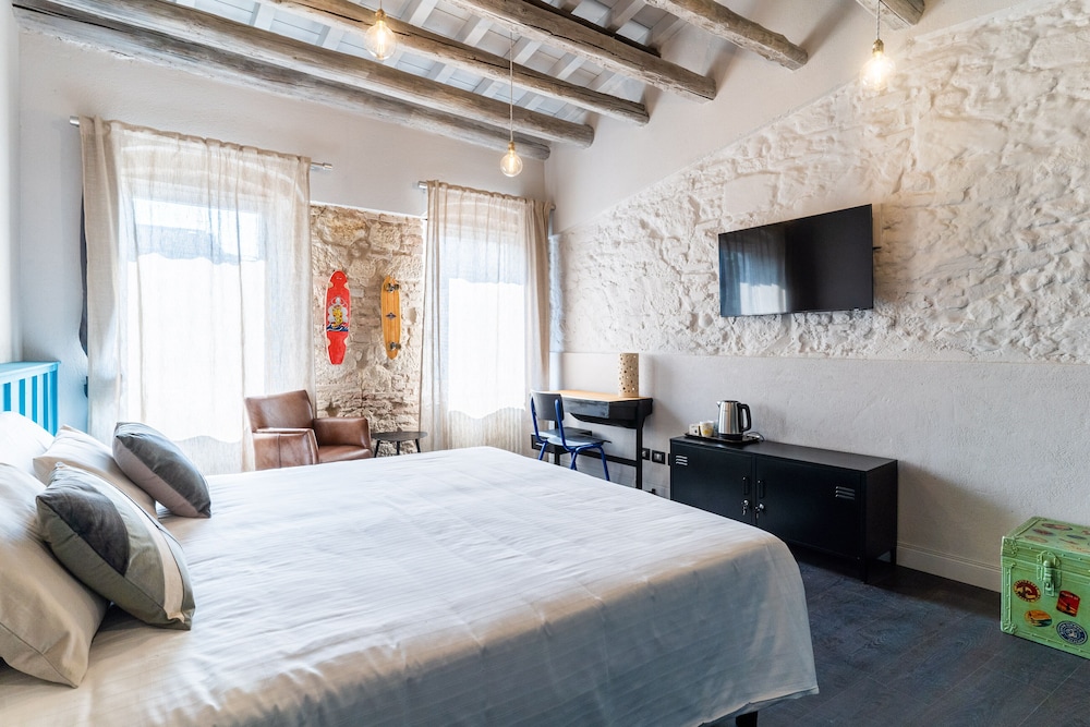 Deluxe Double or Twin Room photo 3
