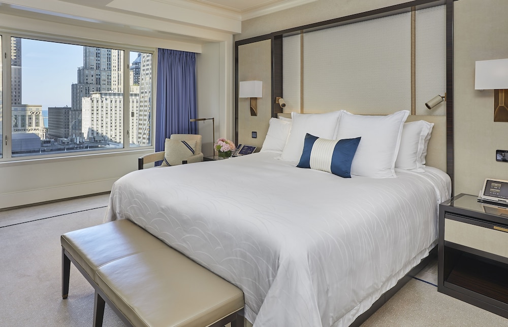 Premier Deluxe Suite