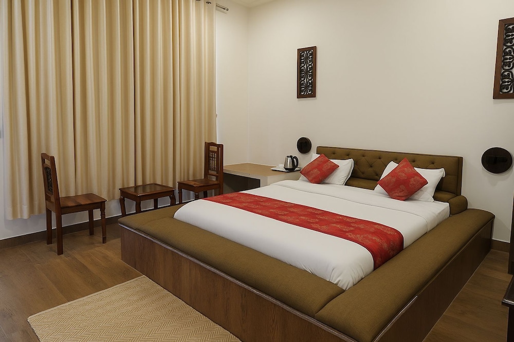 Deluxe Room, Pool View