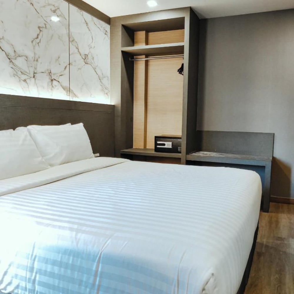 Superior Room, 1 Queen Bed photo 3