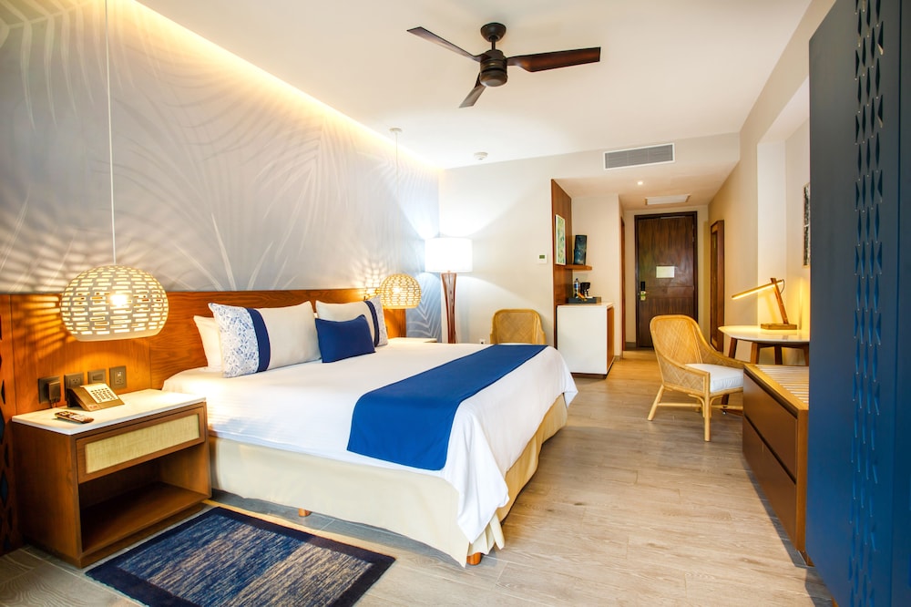 Lush Room, 1 King Bed, Adults Only (Garden View) - Photo 6