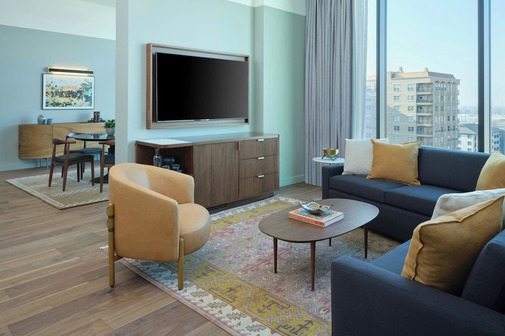 Adams, Tower, 1 Bedroom Penthouse Suite, 1 King, Sofa bed, Urban view, Top floor, Tub, Balcony photo 1