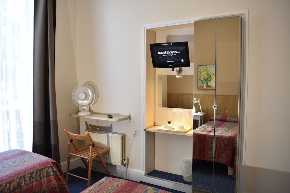 Twin Room, Ensuite photo 3
