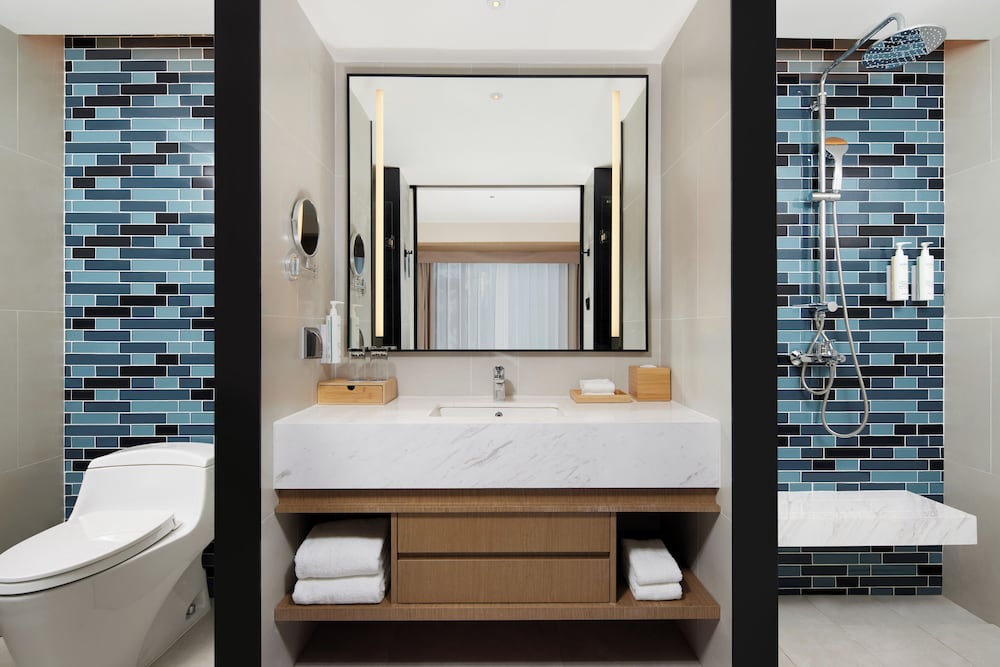 Family Suite, 2 Double Beds, City View photo 2