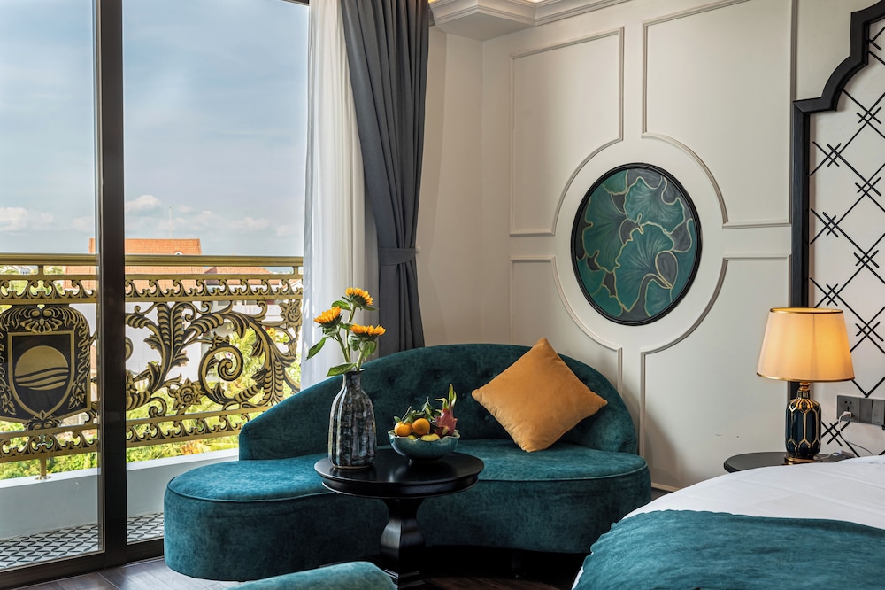 Signature Suite - Photo 7